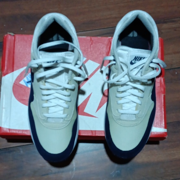 RARE NAVY BLUE CREAM & WHITE NIKE AIR MAX 1 - Picture 1 of 4